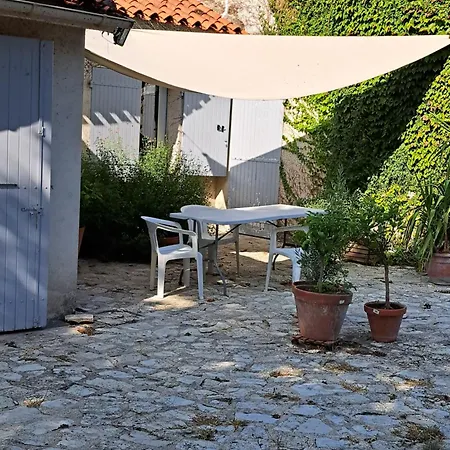 Maison De Famille Avec Jardin Pres De La Charente Apartman