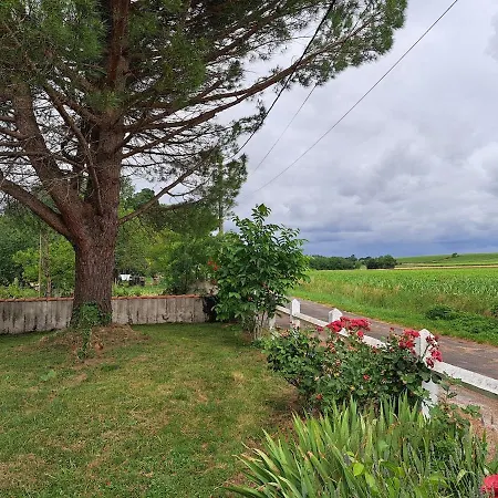 Maison De Famille Avec Jardin Pres De La Charente Apartman